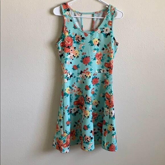 Cute summery dress - Picture 1 of 6